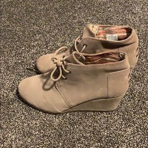 TOMS wedges